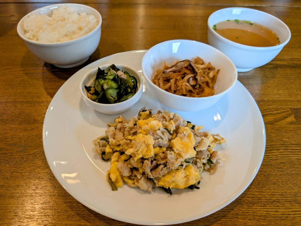 画像：8月25日（月曜よ日）日替わりランチプレートのメニューです🎵