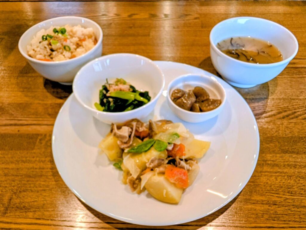 画像：10月1日（水曜日）日替わりランチプレートのメニューです🎵