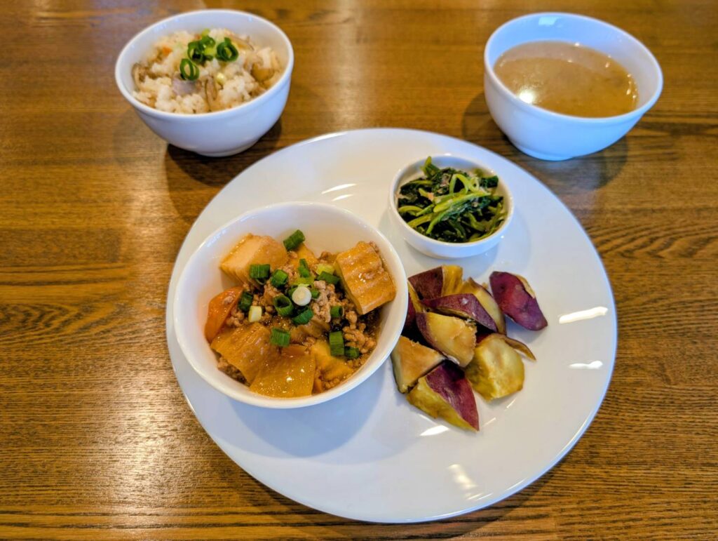 画像：10月17日（金曜日）日替わりランチプレートのメニューです🎵