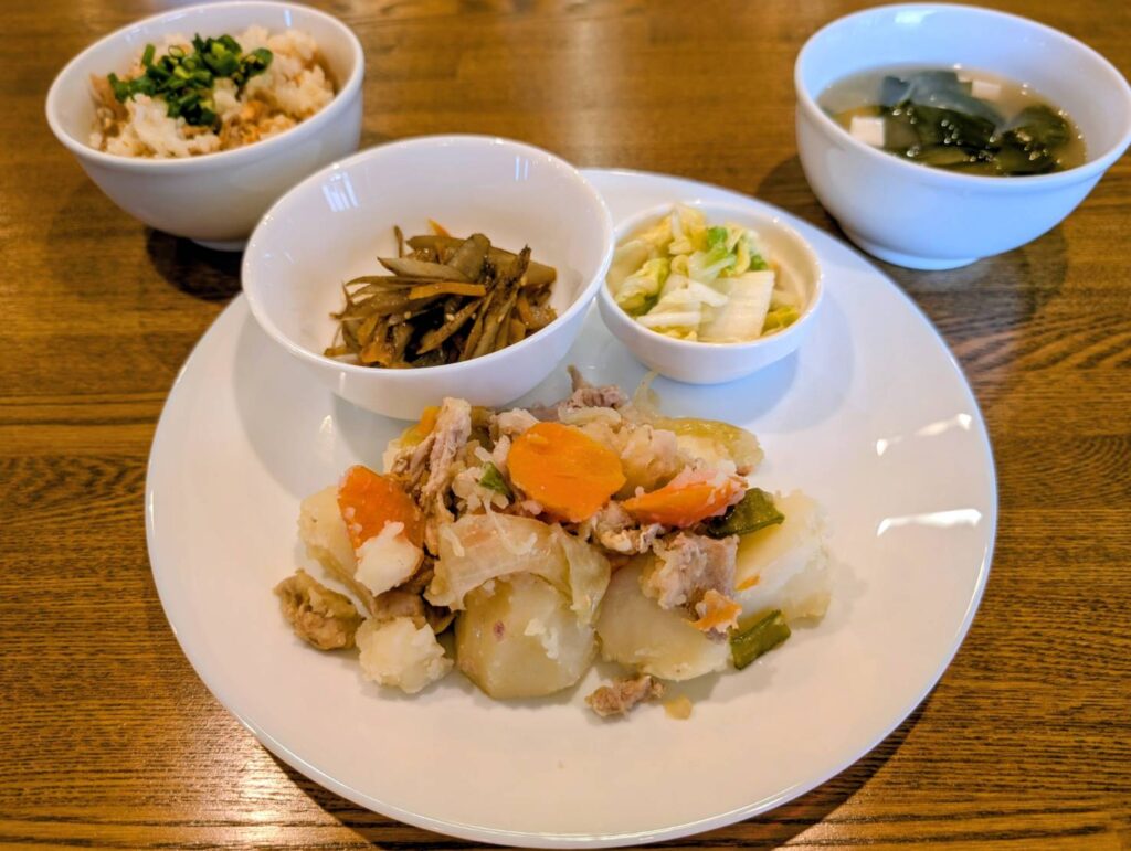 画像：10月28日（火曜日）日替わりランチプレートのメニューです🎵