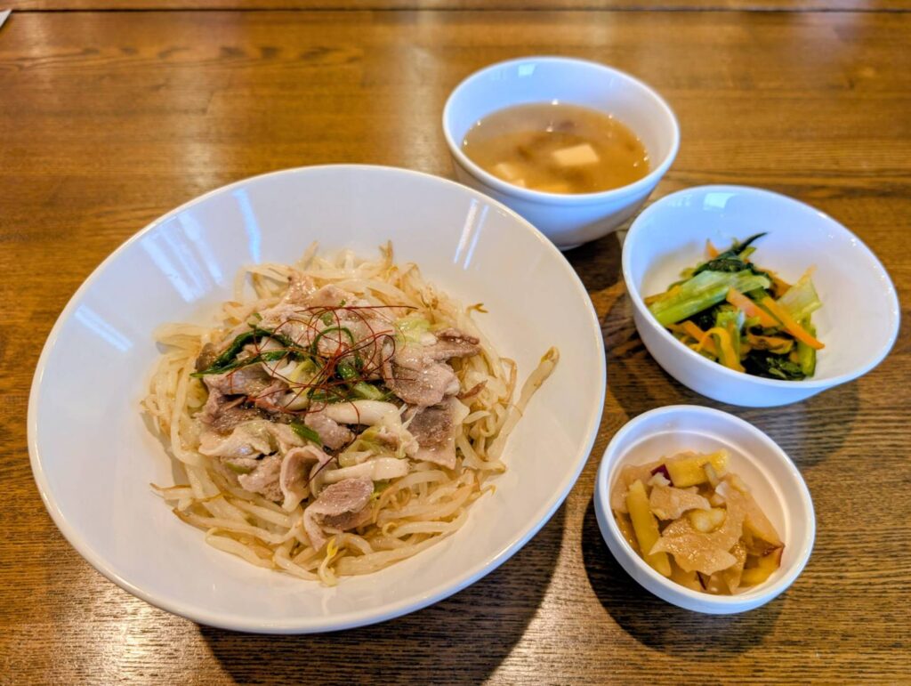 画像：12月1日（月曜日）日替わりランチプレートのメニューです🎵