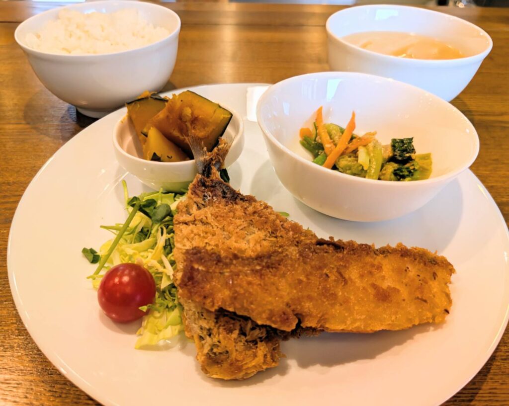 画像：3月６日（金曜日）の日替わりランチプレートのメニューです🎵