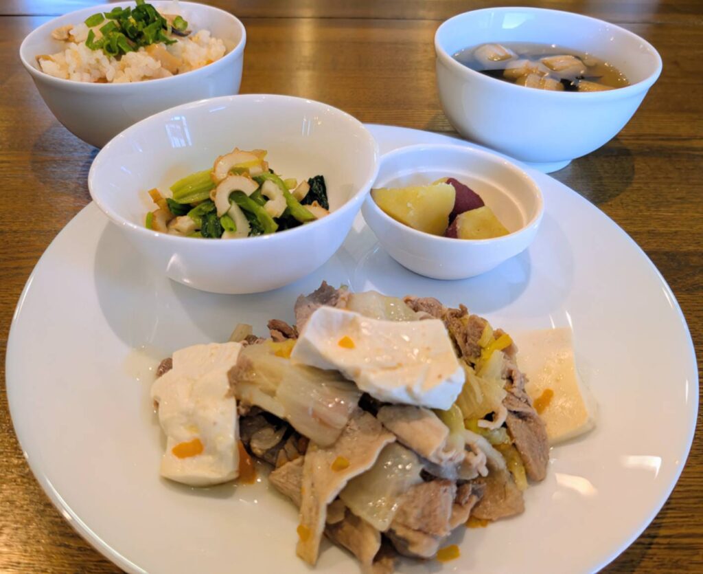 画像：3月9日（月曜日）の日替わりランチプレートのメニューです🎵